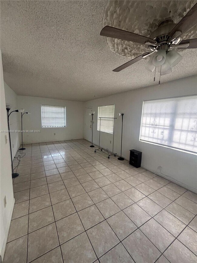 Building Photo - 15813 NW 38th Pl