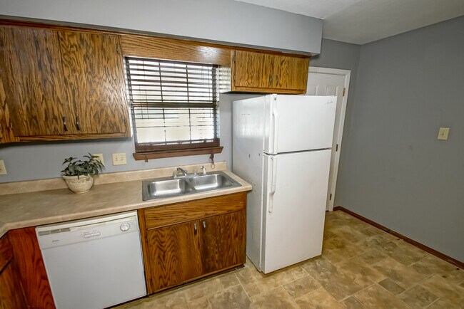 Foto del edificio - 16382 Hooper Rd