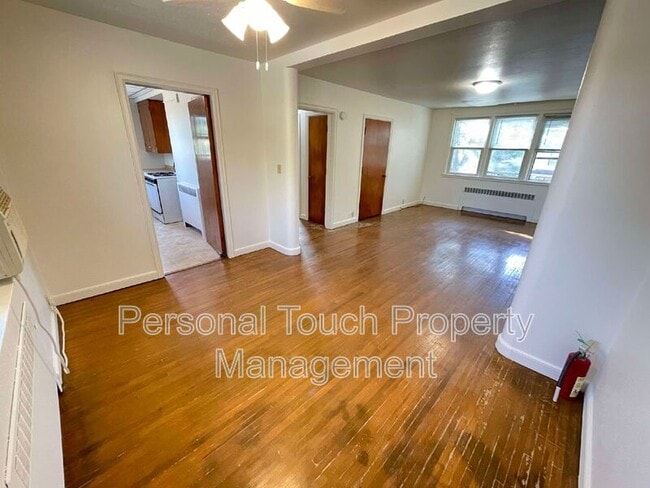 Building Photo - 517 12th Ave N