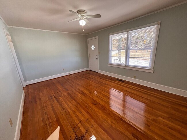 Foto del edificio - 2 Bedrooms- 1 Bathroom- House in Rome!