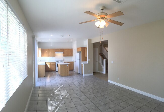 Building Photo - Gorgeous 3 Bed/ 2.5 Bath Home In Green Valley