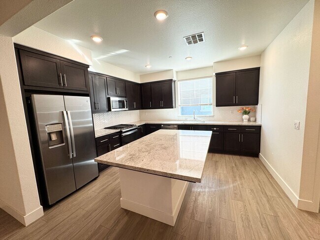 Building Photo - Perfect Shape Auburn Grove Property Near Downtown Livermore