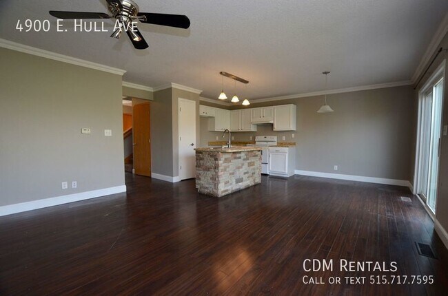 Building Photo - Desirable Brook Run Village Home!