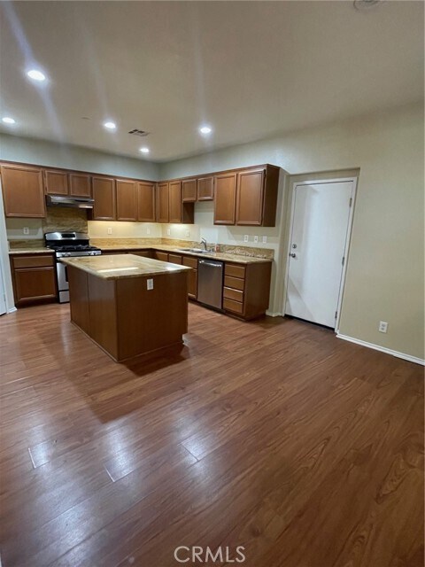 Foto del edificio - 8161 Garden Gate St