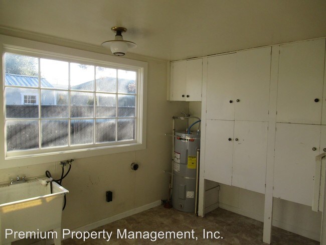 Building Photo - 3 br, 1 bath House - 1180 Oxford St SE