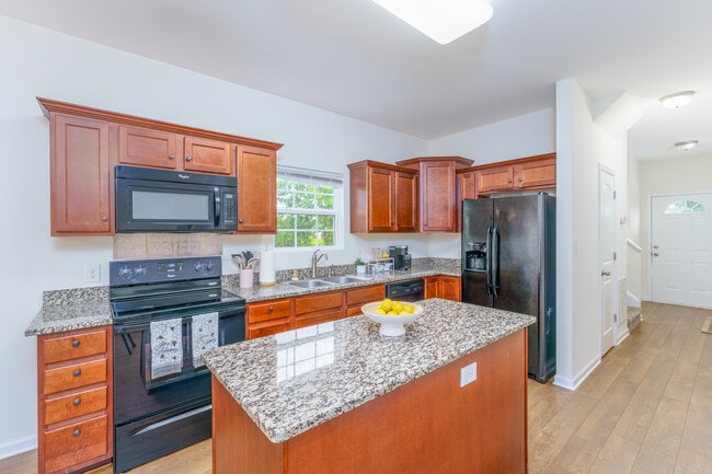 Building Photo - 131 High Bluff Cir
