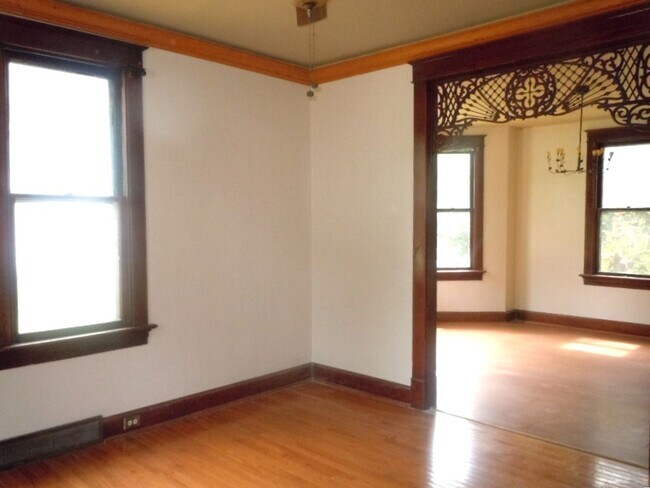 Building Photo - Two Bedroom Home with 2 Baths, Bonus Room ...