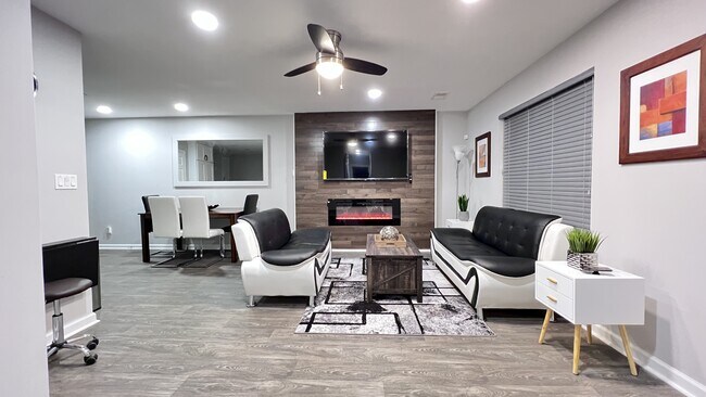Foto del edificio - 5569 Pine Gate Dr