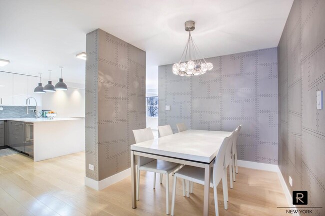 Building Photo - 300 East 71st Street