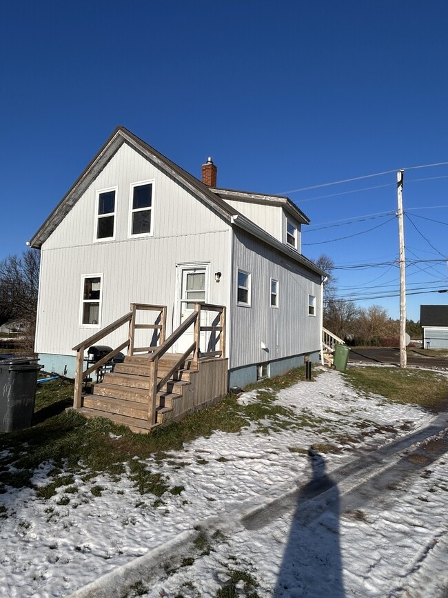 Building Photo - 981 Callbeck St