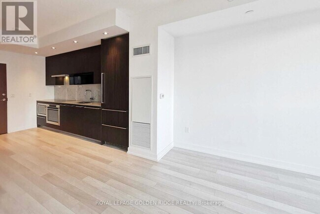 Building Photo - 117-1117 McMahon Dr
