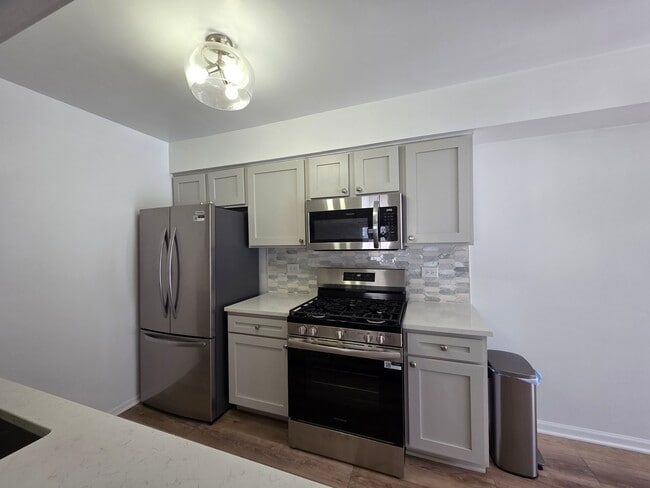 Building Photo - 170 Half Moon Cir