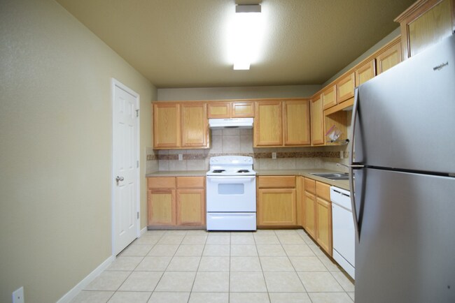 Building Photo - 1400 Cavalry Ln