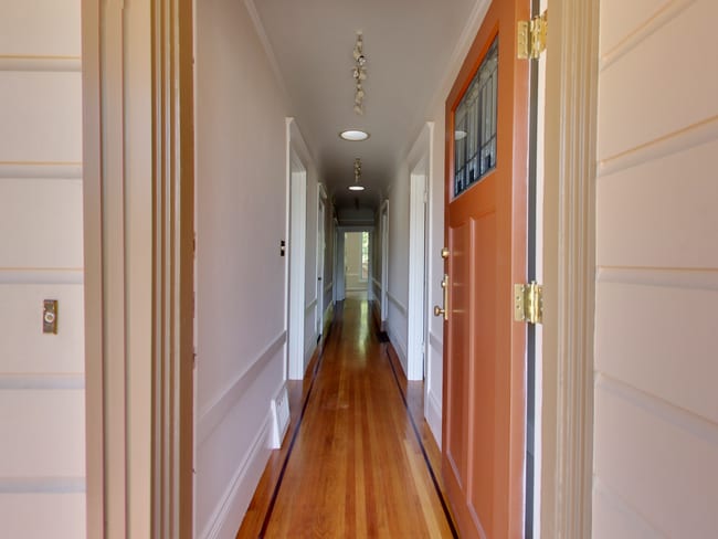 Building Photo - Beautiful 2-Bedroom Home with Laundry, Gar...