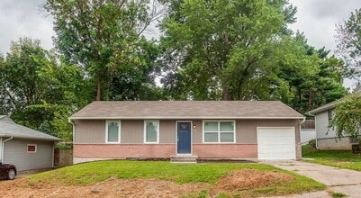 Building Photo - 5103 NE 44th Terrace