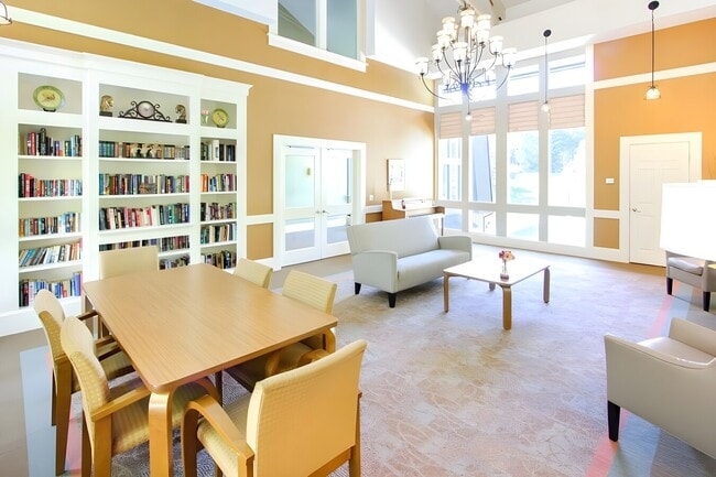 Building Photo - Regency Park