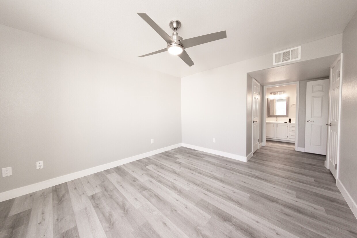Primary Bedroom - 3425 E Russell Rd