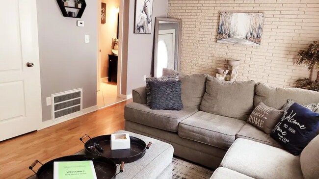 Living Room - 3312 College St
