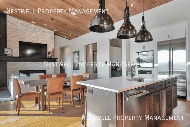 Foto del edificio - 1889 Oakridge Dr