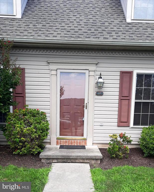 Foto del edificio - 137 Hunters Ridge Dr