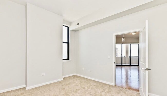 Building Photo - 1464 S Michigan Ave