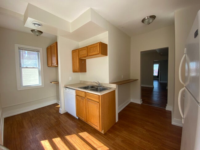 Building Photo - 1123 Fillmore St NE