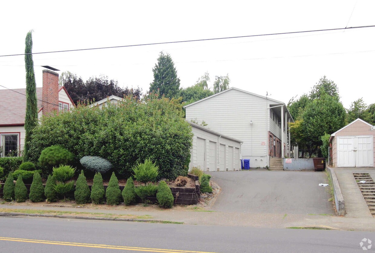 Building Photo - 2630-2638A SE 52nd Ave