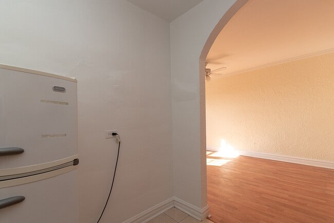 Building Photo - 4842 N Damen Ave