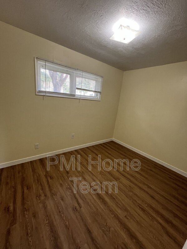 Building Photo - 1105 Harrop St