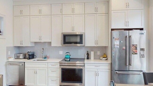 Building Photo - 4 Market St