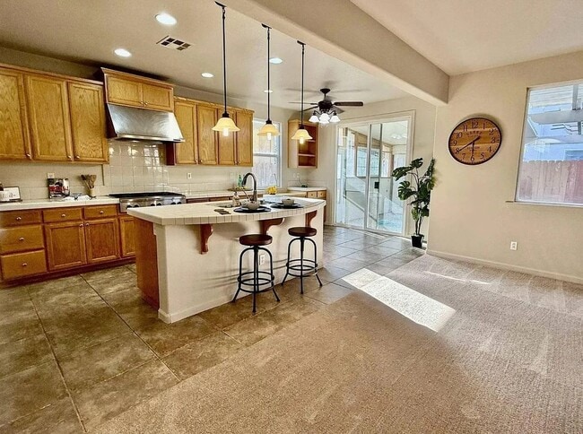 Building Photo - 3017 Roslyn Dr