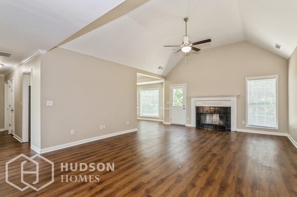 Foto del edificio - NOW AVAILABLE! - 1643 Annie Love Way, Loga...