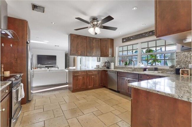 Foto del edificio - 835 Canary Walk