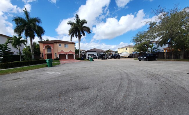 Foto del edificio - 6442 SW 157th Ct