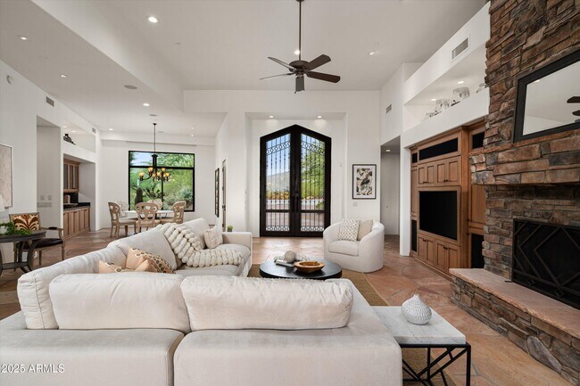 Foto del edificio - 9889 E Hidden Valley Rd