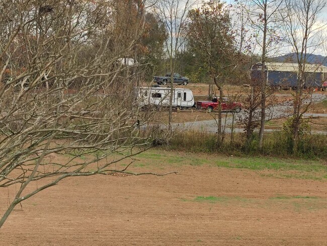 Foto del edificio - 403 Cook Rd