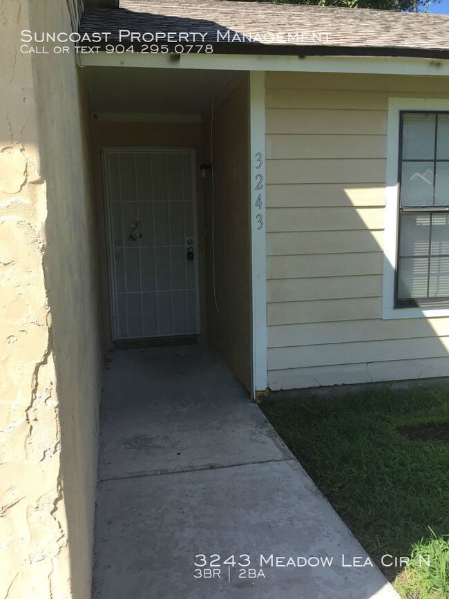 Building Photo - 3 Bedroom 2 Bathroom Home with Garage!