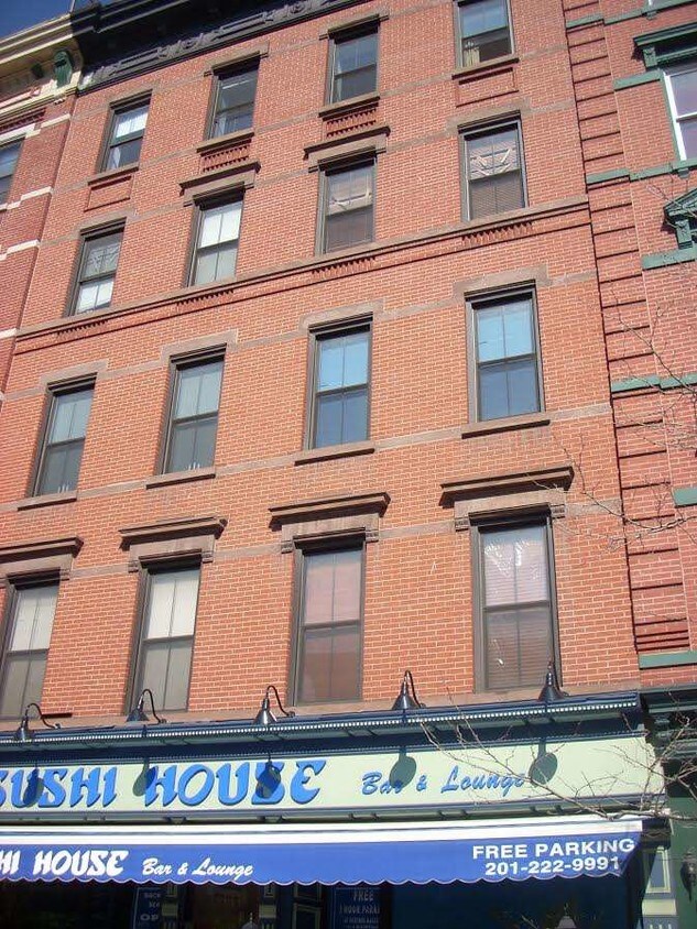 Primary Photo - 1319 Washington St
