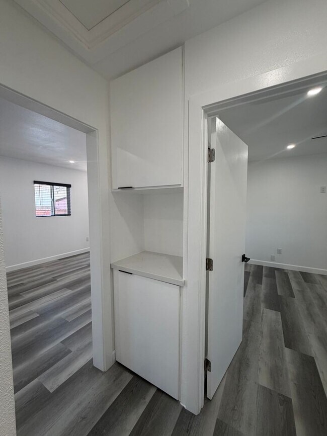 Foto del edificio - 15512 S White Ave
