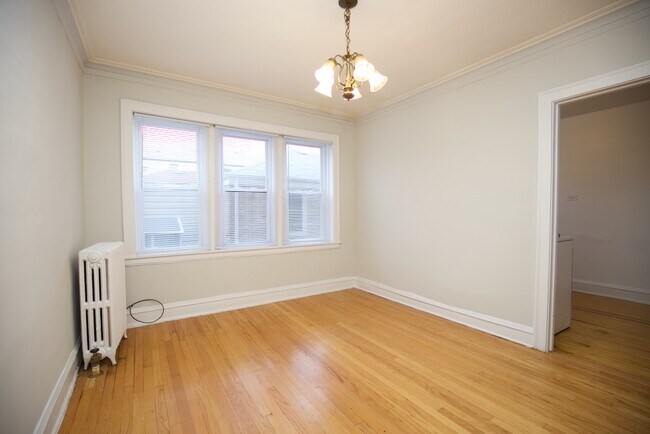 Foto del edificio - 6438 N Sacramento Ave