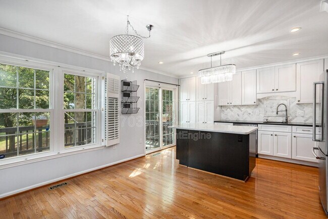 Foto del edificio - 6107 Summer Park Ln