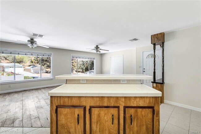 Building Photo - 3 br, 2 bath House - 912 Starr Ct