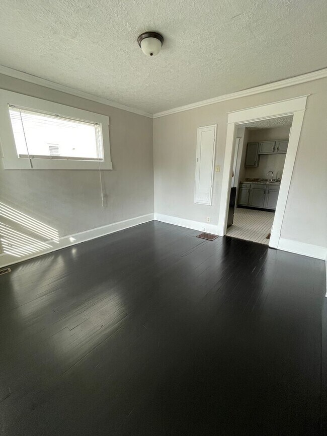 Foto del edificio - $200 off first months rent- Ball State Uni...