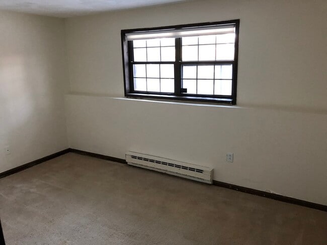 Building Photo - 42 Swanson Ct