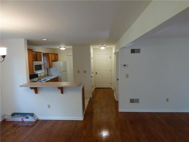 Building Photo - 1335 N 16th St
