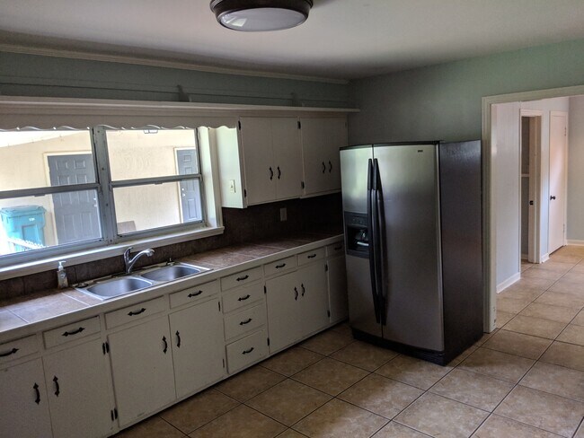 Foto del edificio - West Side Russellville Three Beds and Two ...