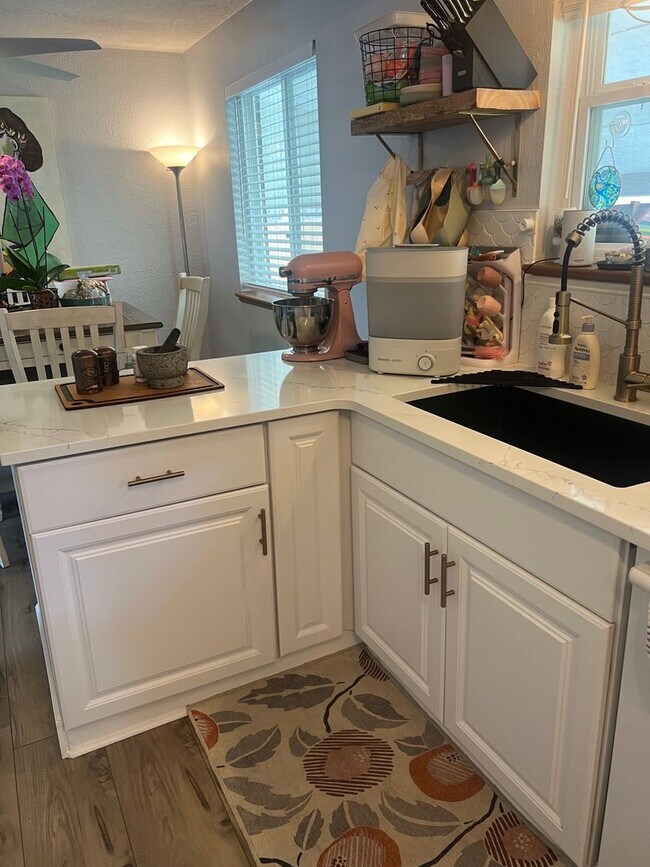 Building Photo - Stylish 3Bd 2Ba Sheridan Green Gem Near Pa...