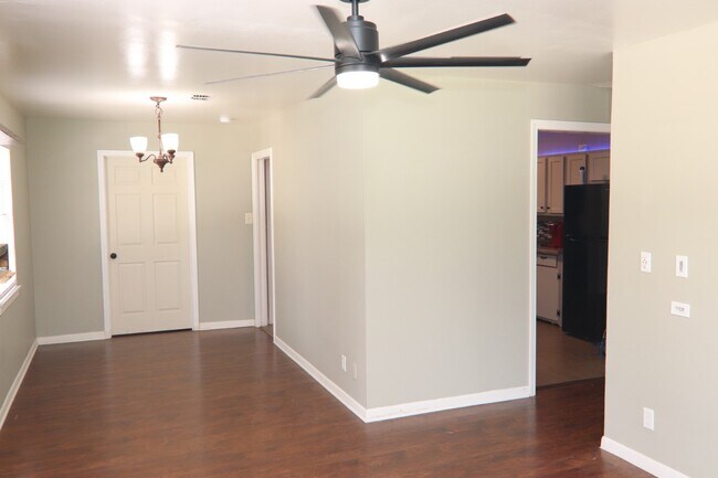 Foto del edificio - 233 Roxton Ln