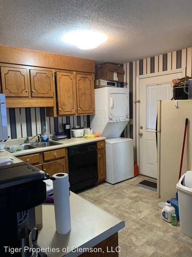 Foto del edificio - 3 br, 2 bath Room For Rent - 106 Ole Towne Sq