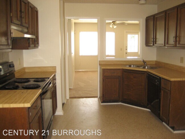 Building Photo - 3 br, 2 bath House - 5903 Lakefront